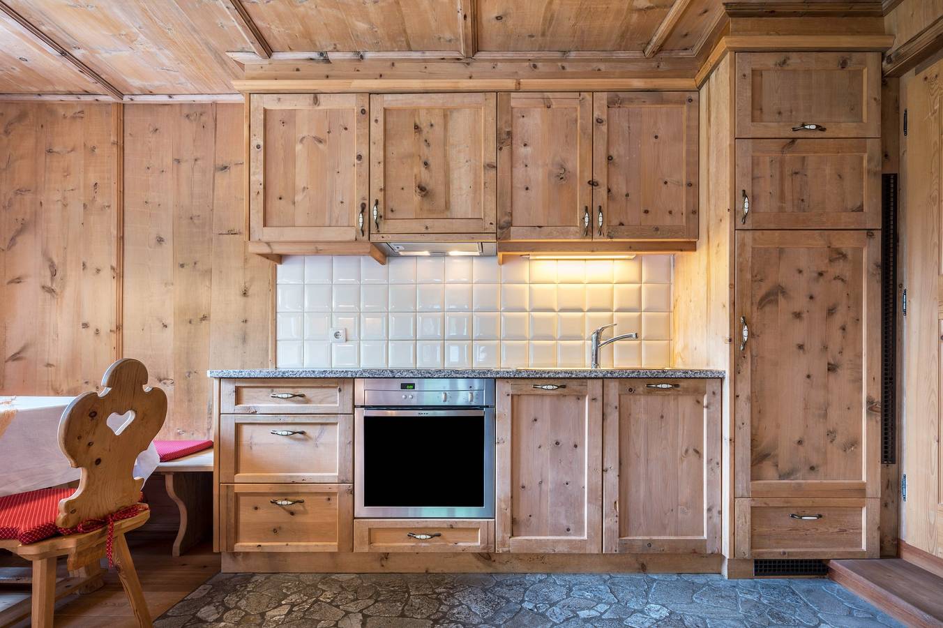 Ganze Wohnung, Ferienwohnung 'Mitterbruggehof Alpenrose' mit Bergblick, Gemeinschaftsgarten und Wlan in Antholz, Rasen-Antholz