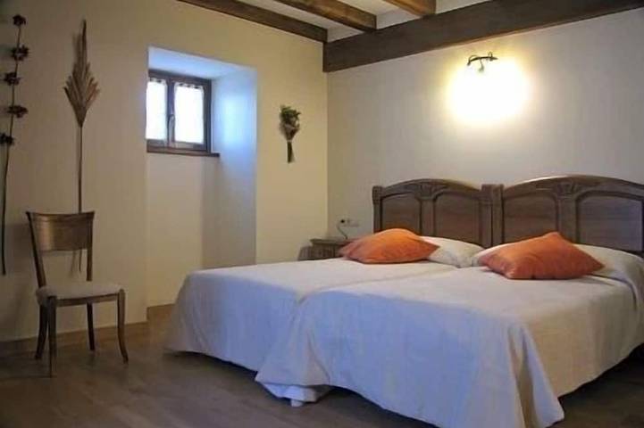 Casa Martikonea for 16 people in Basaburua, Navarra Province