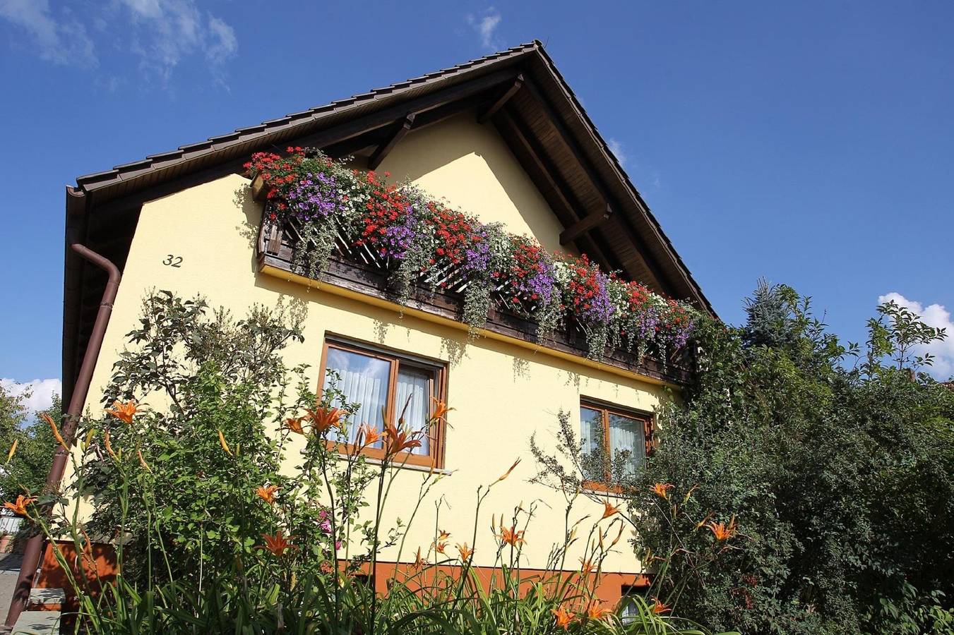 Haus Ziegler - Ferienwohnung (120qm) mit Balkon und Wlan in Kolitzheim, Fränkisches Weinland