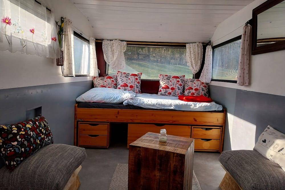 Wohnwagen für 2 Gäste mit 9m² in Löhma in Löhma, Saaleland