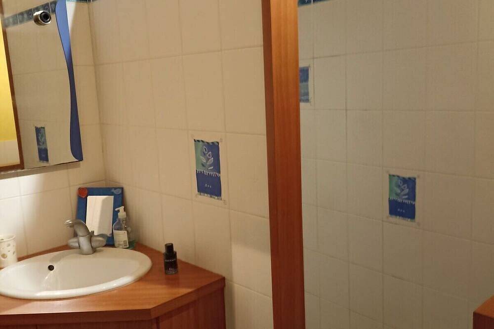 Ganze Wohnung, Apartment-Blick auf den Hof-Eigenes Badezimmer in Maligny, Auxerre und Umgebung