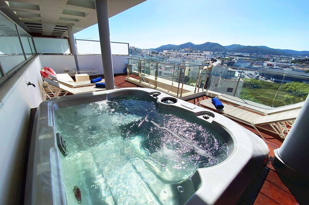 Entire apartment, Jacuzzi Apartment Marina Botafoch Ibiza in Talamanca, Ibiza (Municipality)