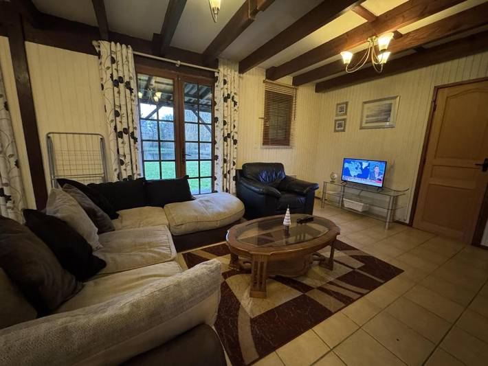 Gîte pour 4 personnes, avec Terrasse ainsi que Jardin et Piscine à Aubigné-Racan