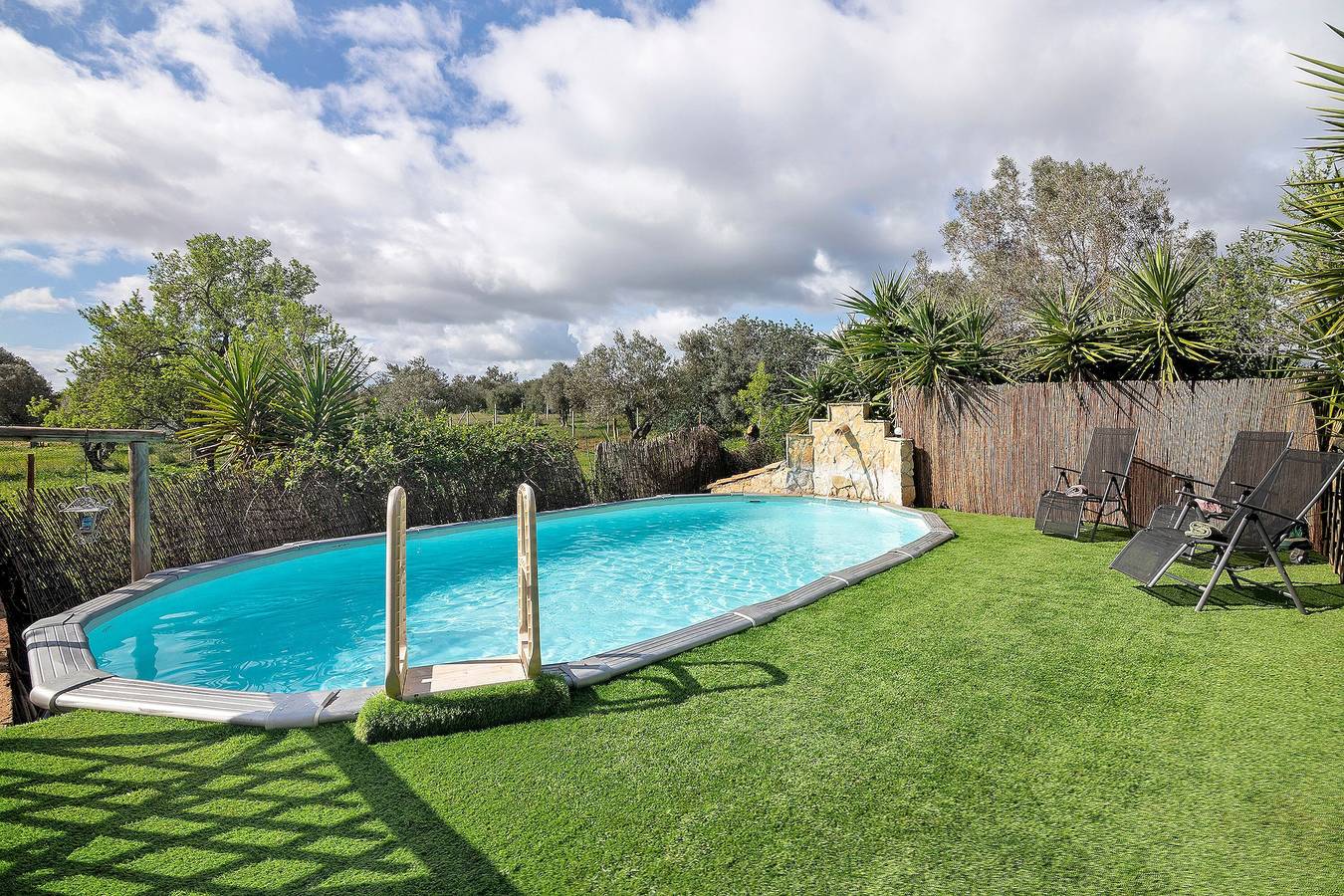 Villa Quinta Do Mocho com Piscina Privada, Wi-Fi e Ar Condicionado in Paderne, Distrito de Faro