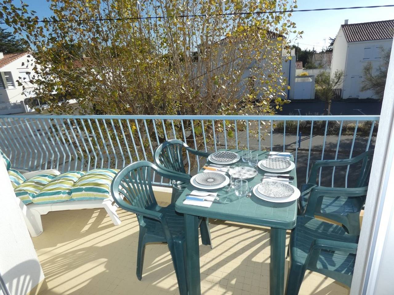 Ganze Wohnung, Geräumige Ferienwohnung 50m², 100m vom Strand, Balkon mit Meerblick, 4 Personen in Notre-Dame-de-Monts, Vendée