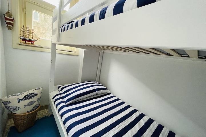 Appartement entier, Elegant and bright apartment with terrace on the waterfront of Aci Trezza in Aci Trezza, Aci Castello