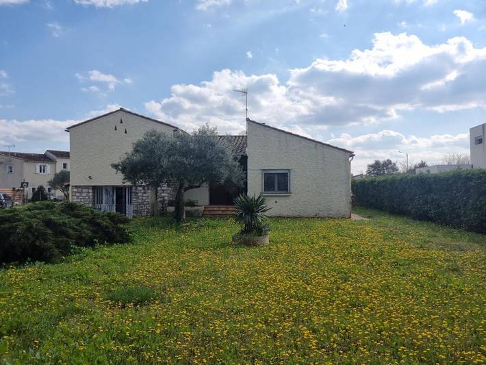 Location de vacances pour 6 personnes, avec terrasse ainsi que piscine et jardin à Montfrin - 2