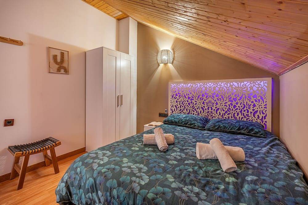 Appartement entier, Appartement de vacances \"Ski Lodge Duplex Suite Rosa\" près des pistes avec terrasse privée et Wi-Fi in Sierra Nevada Ski Resort, Monachil