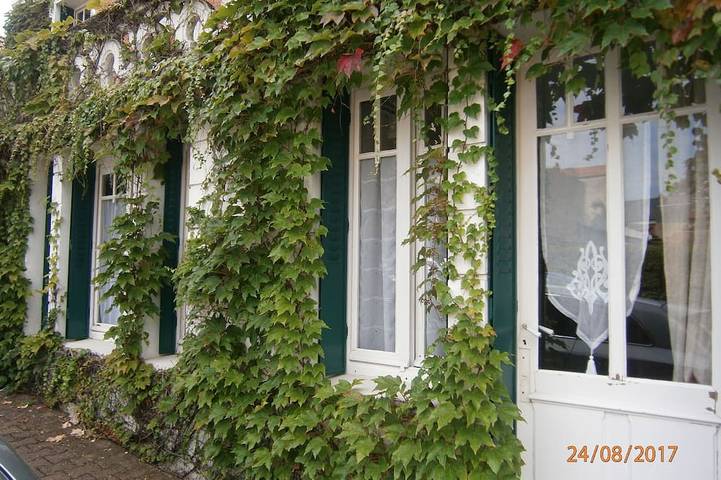Gîte pour 2 personnes, avec jardin dans Thermes De Neris Les Bains Neris Les Bains - 4