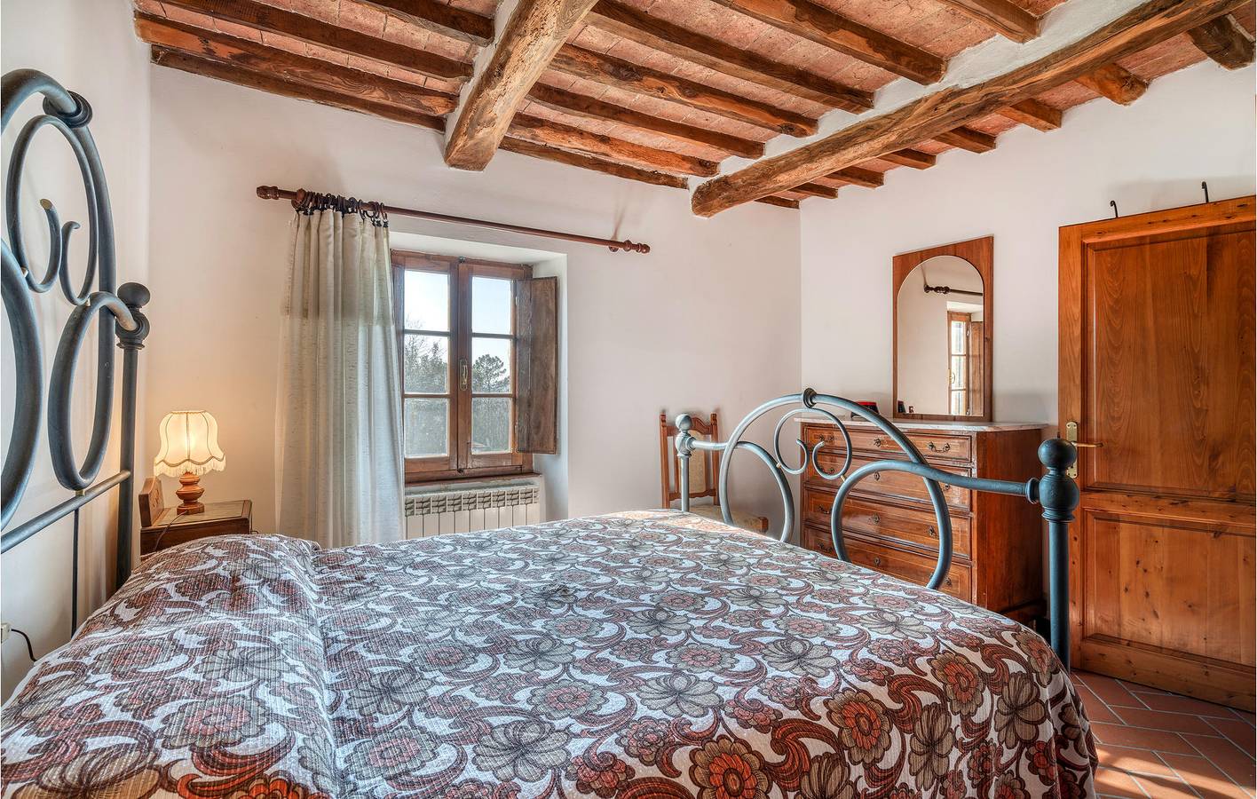 Poolside Retreat met Parkeerplaats & Keuken - Dichtbij Rivier & Restaurant in Monticiano, Provincie Siena