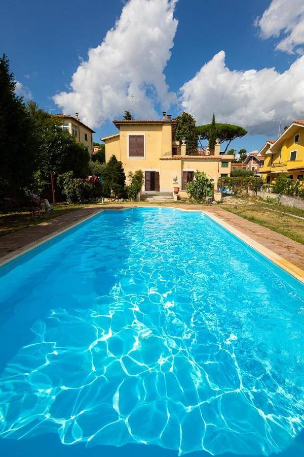 Appartamento per 3 persone, con Giardino e Piscina nonché Panorama a Grottaferrata