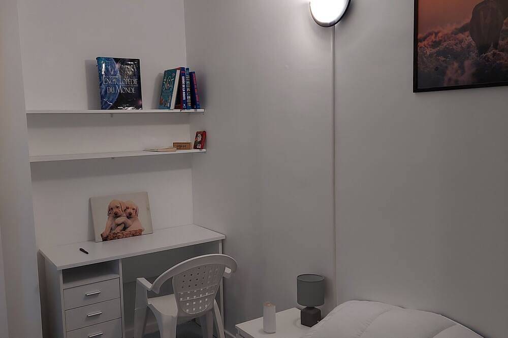 Entire apartment, 2-room apartment with small garden in Rosny-sous-Bois, Seine-Saint-Denis
