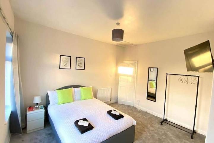 Kisobi Home Bedroom 1 in Kingston-upon-Hull, Yorkshire and the Humber