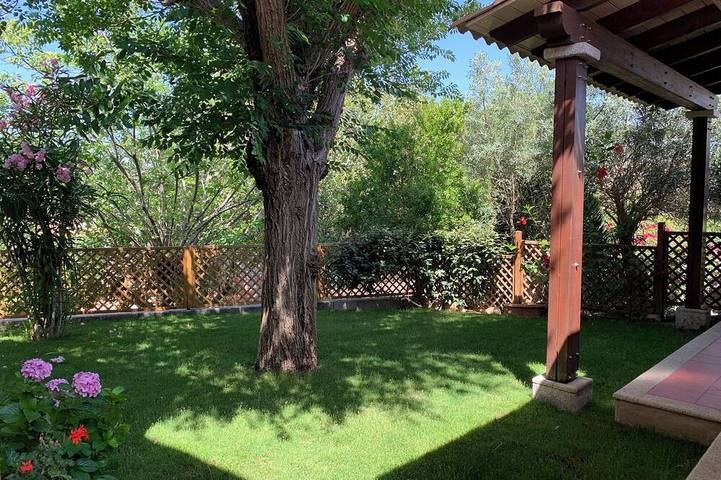 Vacation rental for 4 people, with yard and balcony in Simius