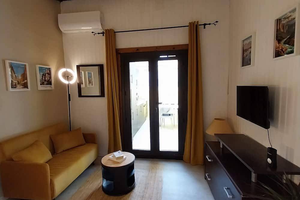 Entire apartment, T2 Aubagne en Provence in Aubagne, Marseille region