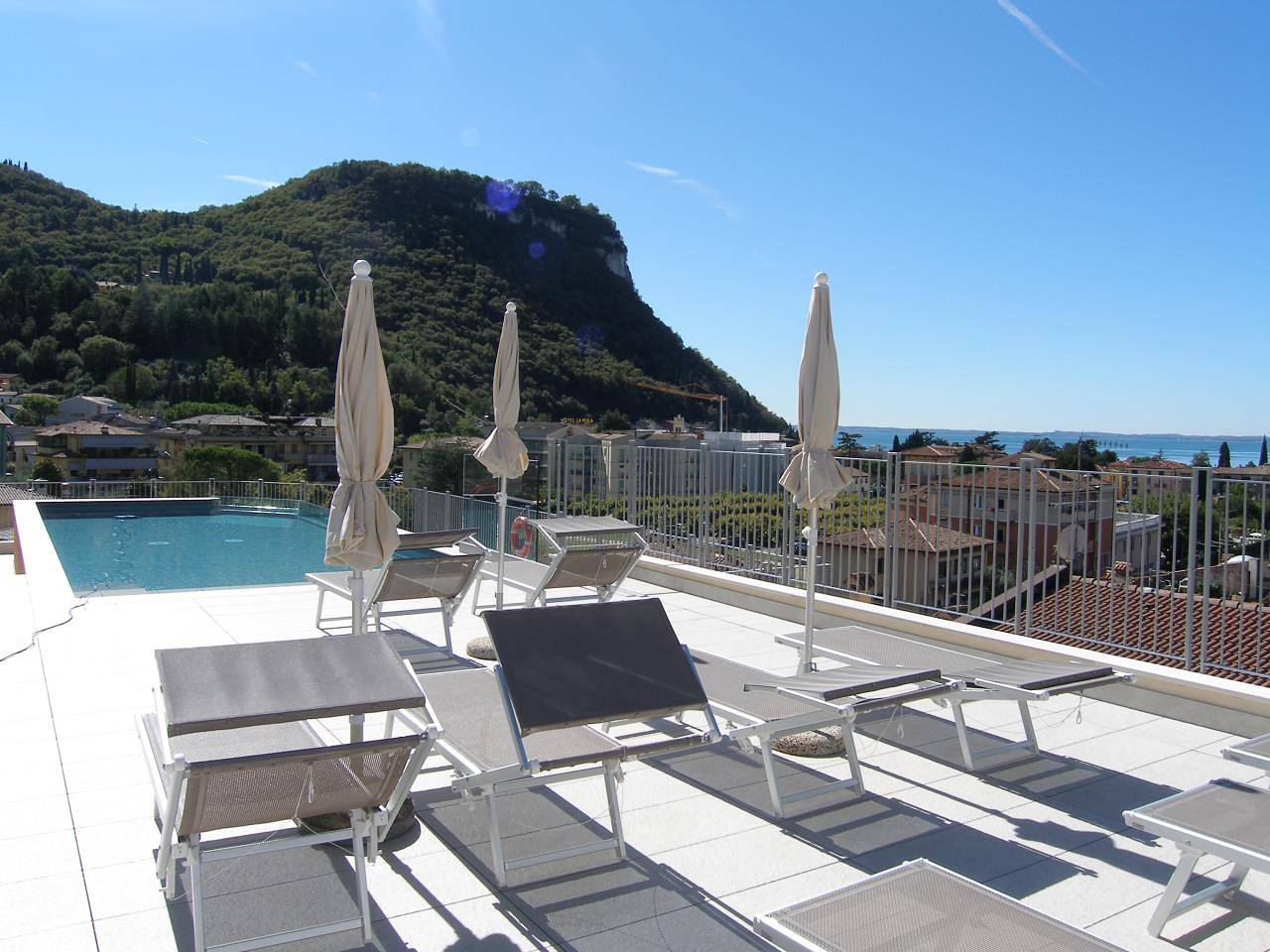 Apartamento entero, Apartamento de vacaciones para 2 personas con piscina in Garda, Montañas Garda