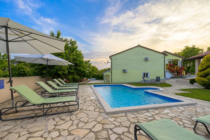 Location de vacances pour 10 personnes, avec piscine et terrasse à Svetvinčenat - 3