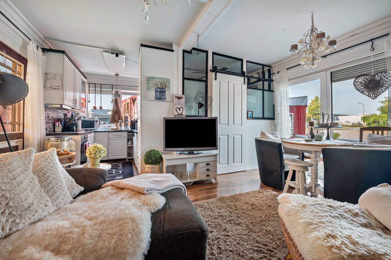 Ganze Wohnung, Apartment 'Kleine Oase Stuhr Im Container E G' mit gemeinsamer Terrasse, gemeinsamem Garten und Wlan in Stuhr, Naturpark Wildeshauser Geest
