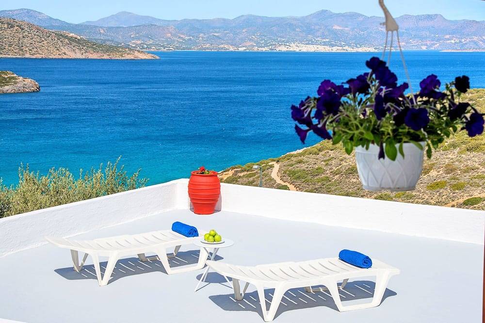 Entire apartment, Traditional houses Anemone Seaside - studio in North Crete