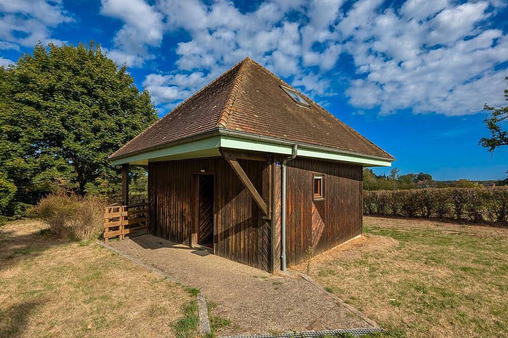 Chalet en pleine nature avec jardin, proche du lac d'Eguzon et sites touristiques du Berry. in Orsennes, La Châtre und Umgebung