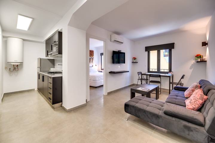 Entire apartment, Apartment 'Parkview Apartments 2' with Sea View, Wi-Fi and Air Conditioning in Marbella Centre, Marbella