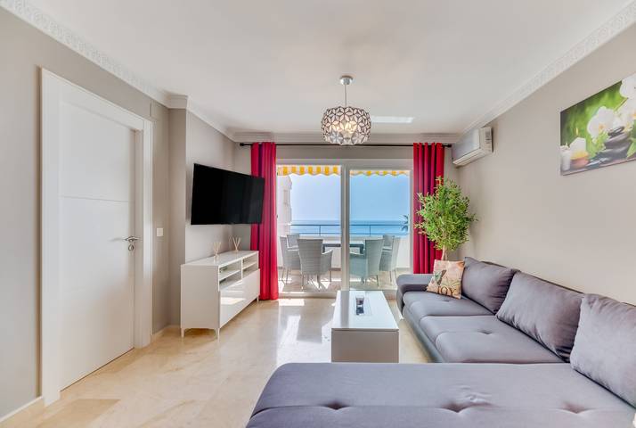 Ganze Wohnung, Apartment 'Beach Marbella' mit Meerblick, Wlan und Klimaanlage in Marbella Ost, Marbella