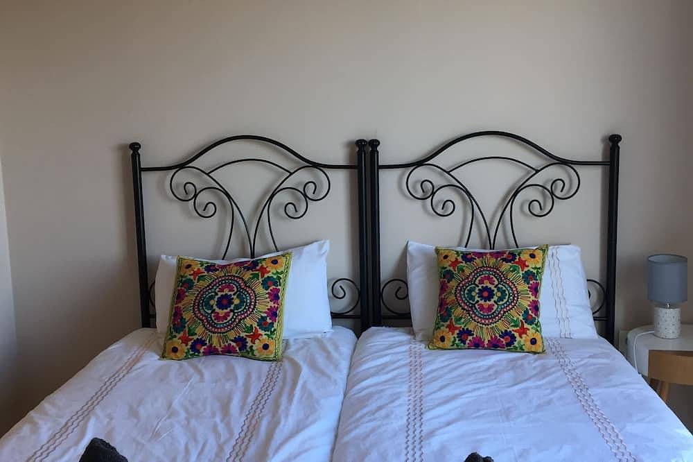 Hel lejlighed, Beautiful Sea View Apartment Facing Gibraltar and Morroco in Playa de La Alcaidesa, San Roque