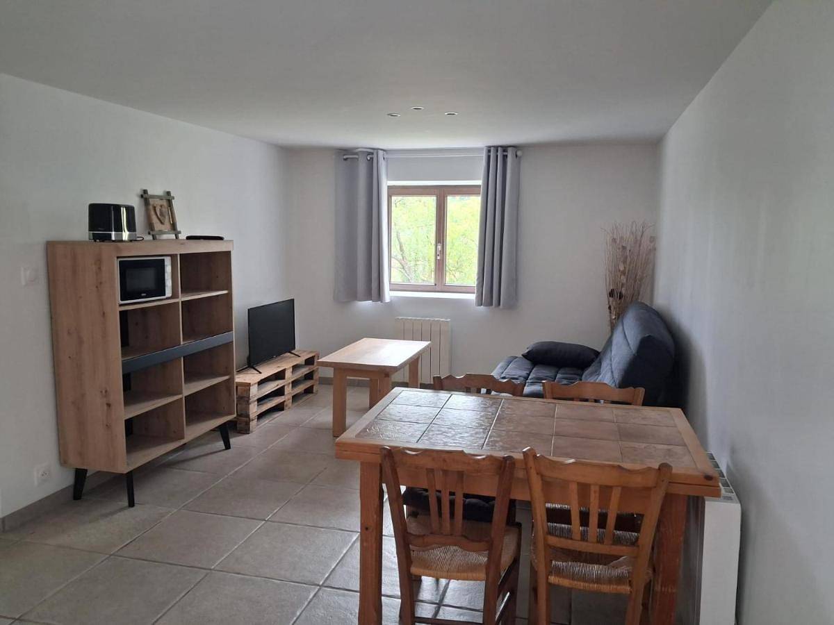 One-Bedroom House in Dompierre-les-Ormes, Région de Mâcon