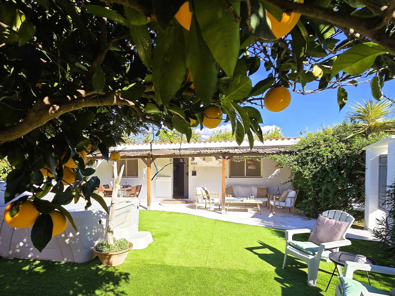Casita mit geräumigem Privatgarten in Cártama, Málaga Provinz