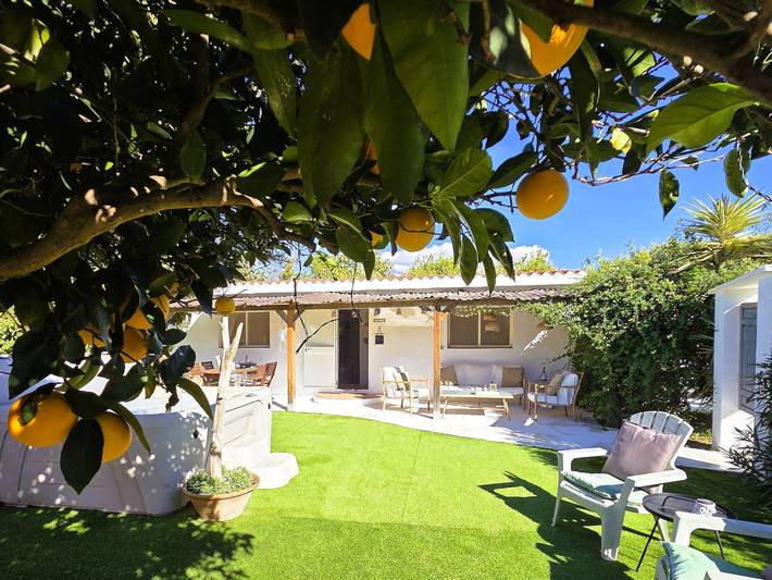Ferienhaus für 4 Personen, mit Whirlpool und Terrasse sowie Garten