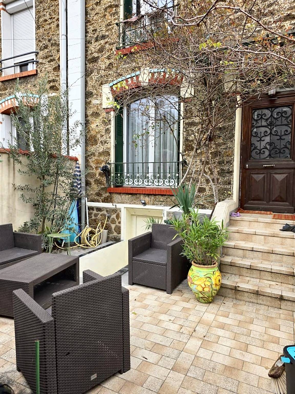 Entire studio, Charming Studio in Noisy-le-Sec with 22 sqm and terrace in Noisy-le-Sec, Seine-Saint-Denis