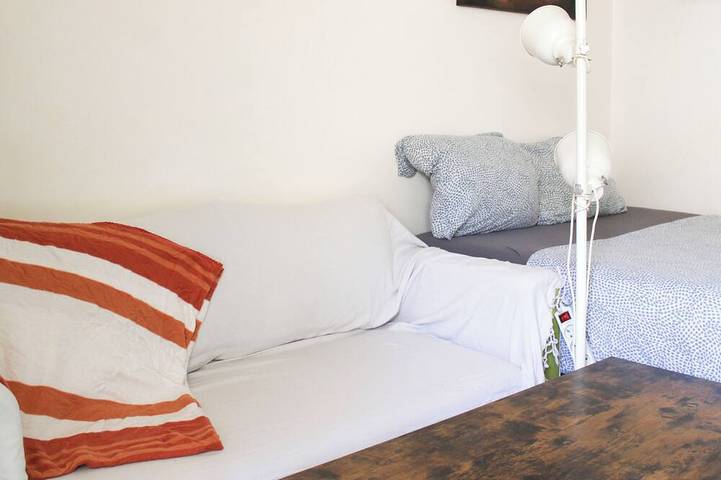Ganze Wohnung, Bright Studio with Balcony – Porte de Versailles in Vanves, Hauts-de-Seine