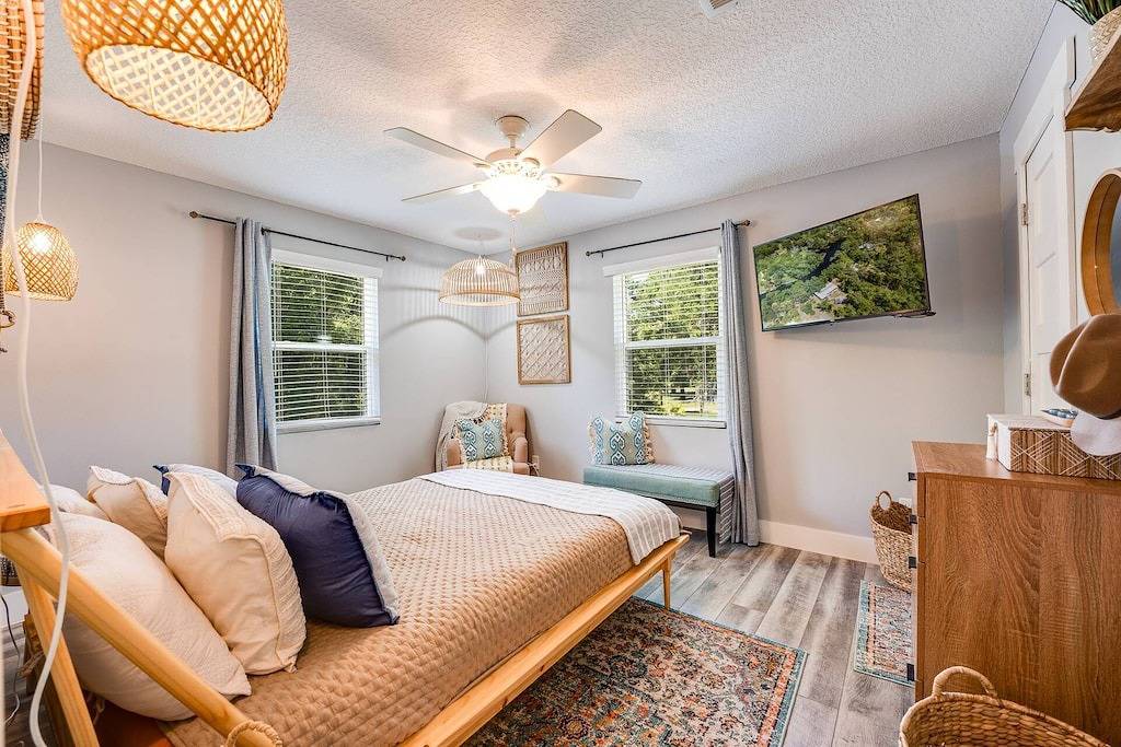 Amazing Home on Black Creek |Watersports Fun |Hot Tub |Firepit |Bbq |Boat Parking|Close to Boat Ramp in Clay County (FL)