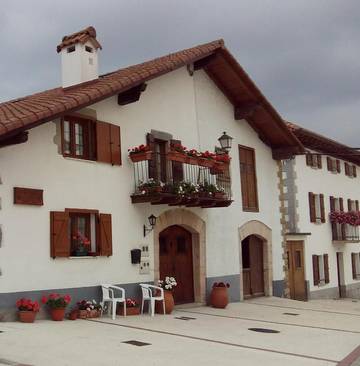 Gîte pour 4 personnes, avec balcon à Erro