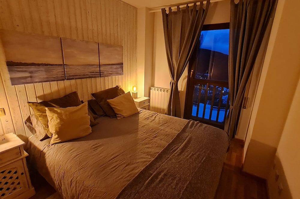 Entire apartment, Tuhogarencerler apartment with views and sun in Cerler, Benasque