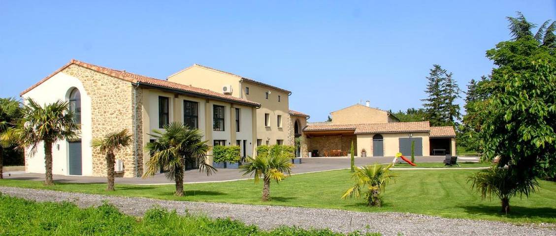 Location de vacances pour 10 personnes, avec Terrasse ainsi que Jardin et Vue à Tourtrol