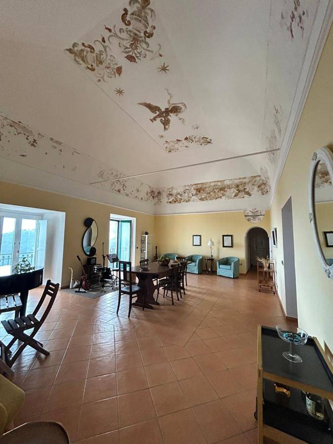 Palazzo Verone in Pontone, Scala