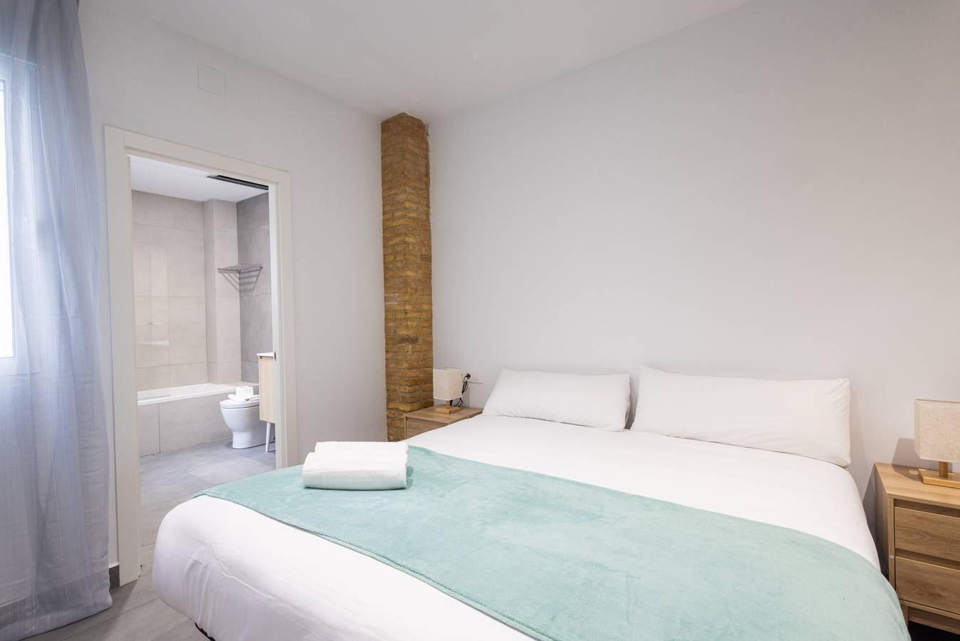 Entire apartment, Lladro Y Malli 04 in Valencia City Centre, Valencia