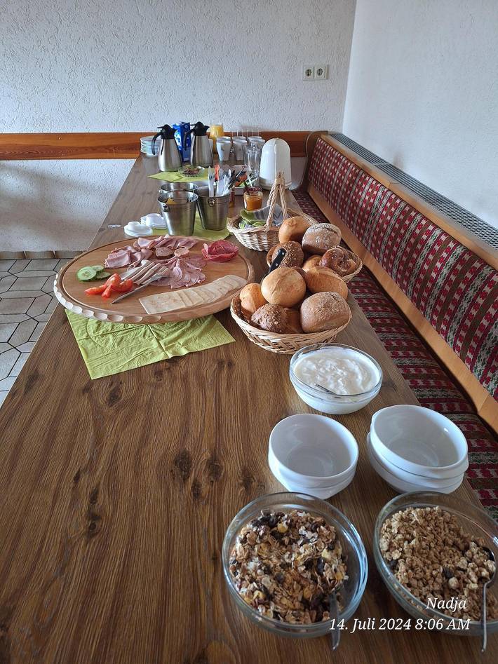 Gasthaus & Metzgerei Besenhardt - Doppelzimmer in Wackersdorf, Ostbayern