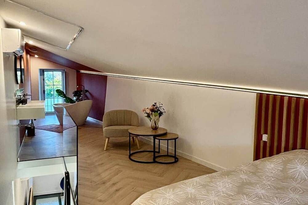 Ganze Wohnung, Luxury Triplex • Garden • Freestanding Bathtub • Citadel in Blaye, Blaye und Umgebung