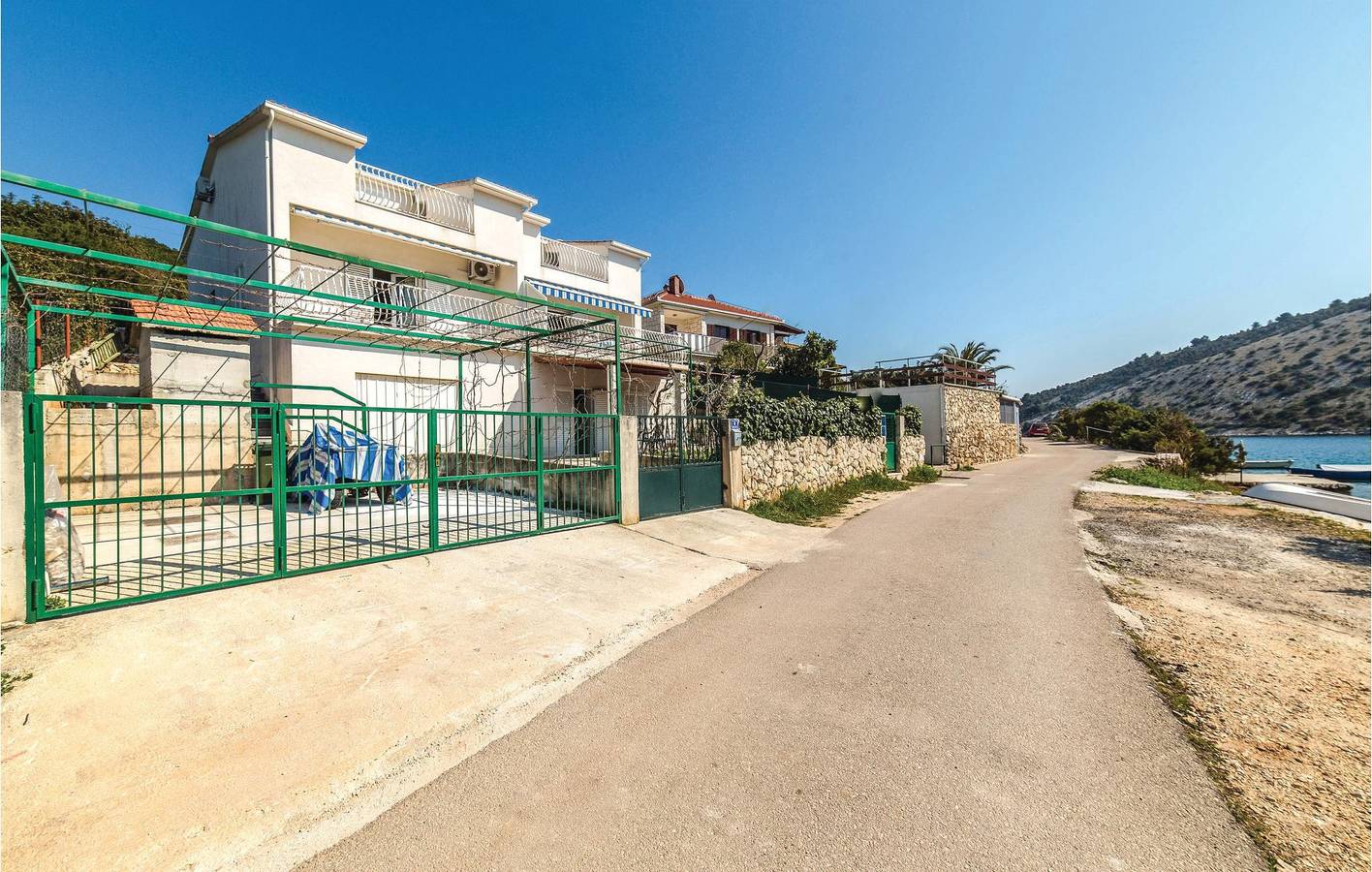 Cały apartament wypoczynkowy, Apartament wakacyjny dla 4 osób z taras in Vinisce, Żupania splicko-dalmatyńska