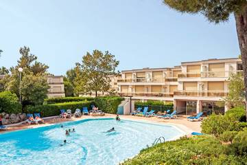 Gîte pour 4 personnes, avec jardin ainsi que terrasse et piscine dans Port Santa-Lucia