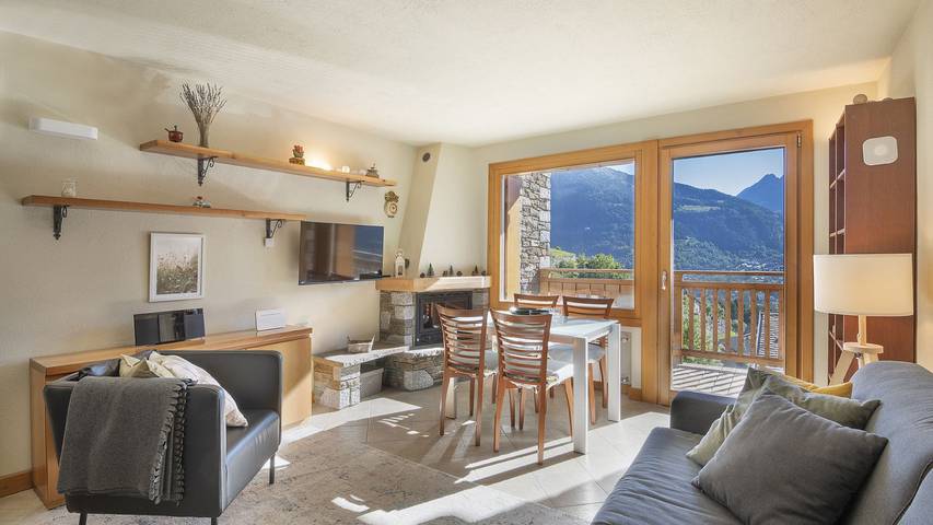 Appartamento per 4 persone, con Balcone e Terrazza nonché Giardino e Panorama a Temù