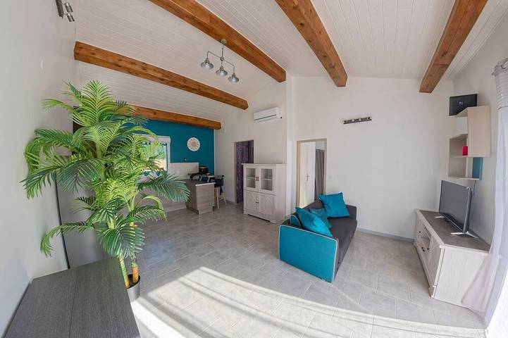 Gîte pour 4 personnes, avec jacuzzi et jardin à Le Luc - 3