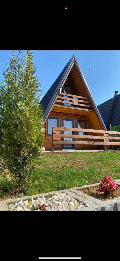 Villa für 6 Personen, mit Balkon und Garten sowie Ausblick in Kosovo