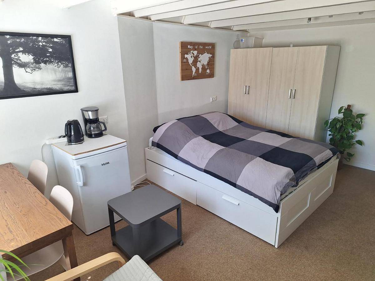 Geheel vakantieappartement, Backroom in Villa with private garden very near Centre and Tue in Eindhoven, Noord-Brabant