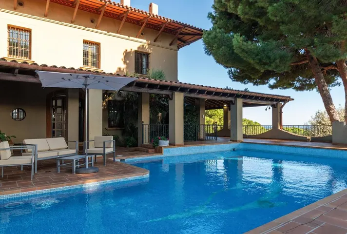 Villa for 16 people, with view and balcony as well as pool - 1