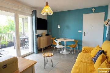 Gîte pour 4 personnes, avec balcon et piscine dans Plage de la Farinette