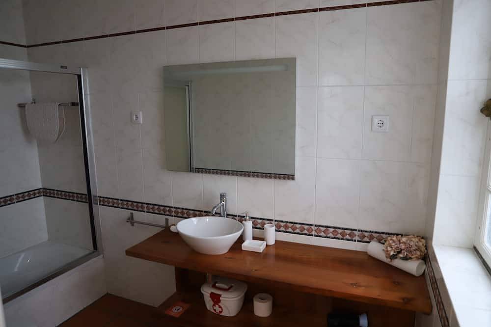 Apartamento entero, Apartamento Carpe Diem - Piso acogedor a 2 minutos del mar in Urzelina, São Jorge