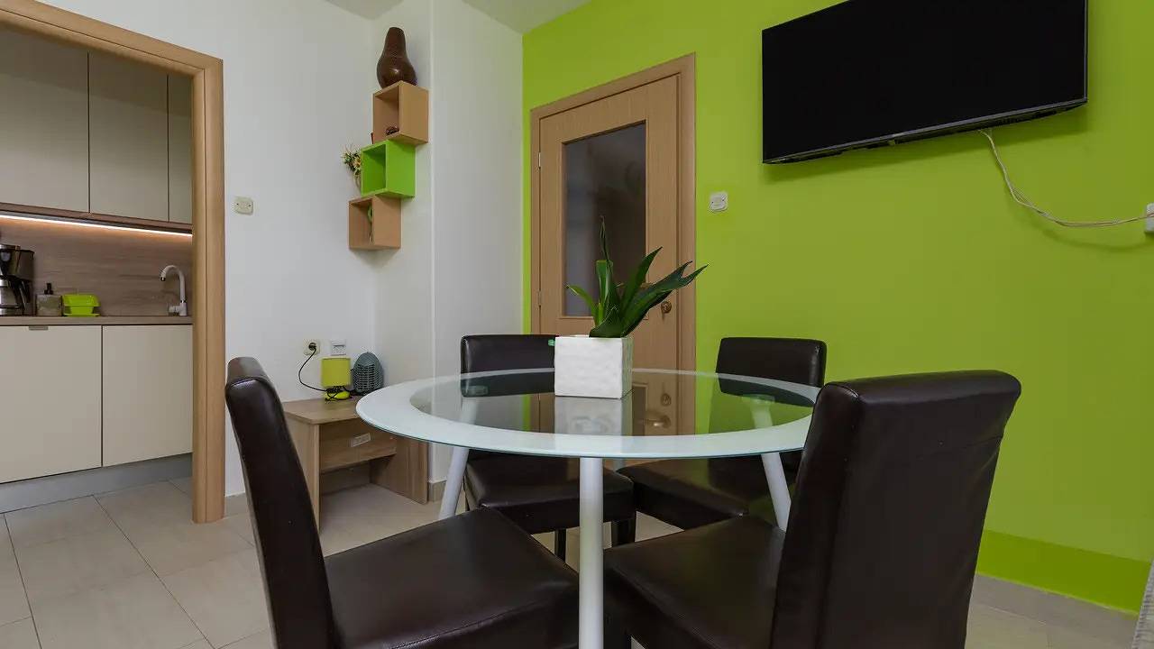 Cały apartament wypoczynkowy, Apartament wakacyjny dla 4 osób z basen in Celina, Omiš-Riviera